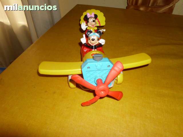 correpasillos avion mickey mouse
