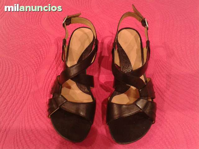 sandalias clarks negras