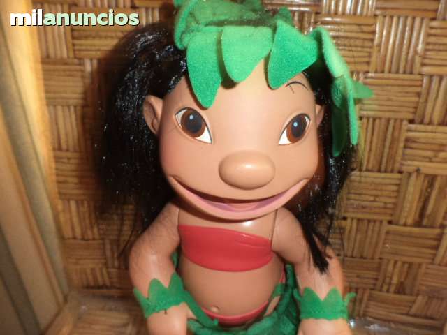 lilo con su muñeca