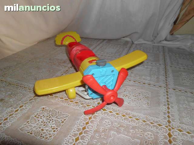 correpasillos avion mickey mouse