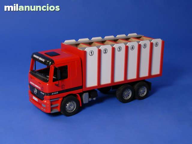 camion de ganado bravo de juguete