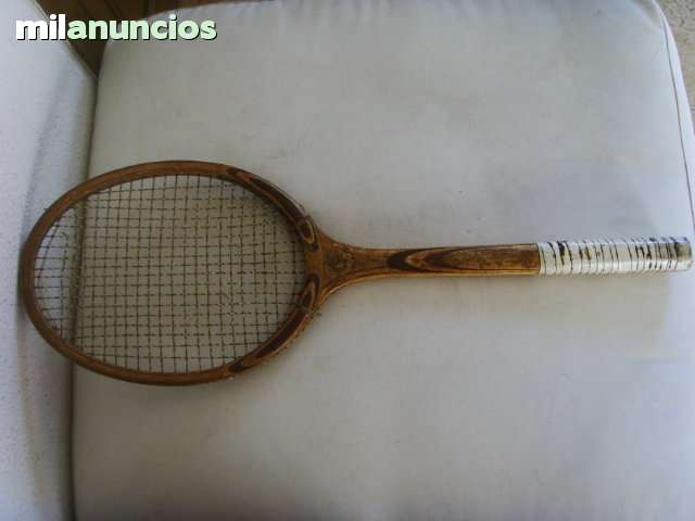 raqueta de madera antigua