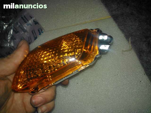 color rojo Luz trasera adaptable 6666 Compatible con RIEJU 125 TOREO//YAMAHA YQ 50 AEROX R