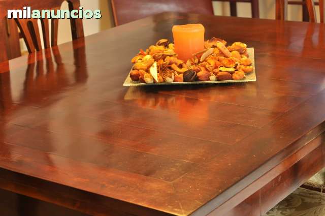 Conjunto mesa comedor clasico. segunda mano