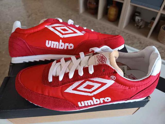 Milanuncios - Zapatillas marca umbro nuevas del nº44