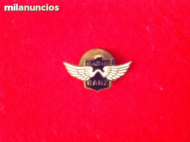 futbolista en Metal Esmalte Rojo Pin de Solapa Pin Insignia Corbata Deportes