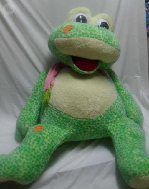 peluche rana gigante