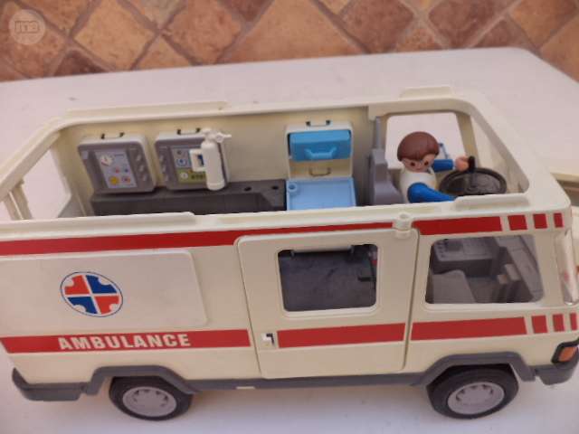 ambulancia playmobil antigua