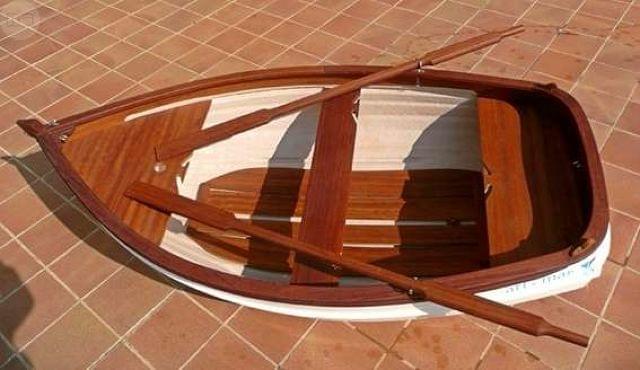 MIL ANUNCIOS.COM - Embarcación de madera, con remos y vela