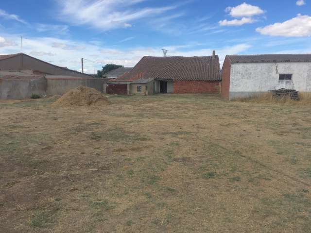 MIL ANUNCIOS.COM - Casa,nave, corral en 2000 m2 de parcela Cazurra en