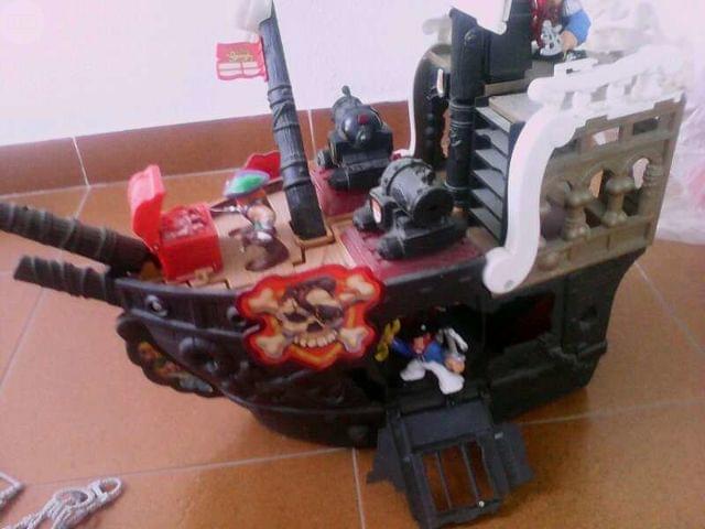 barco pirata fisher price