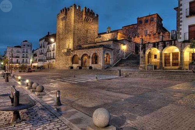 Resultado de imagen de Plaza Mayor de Cáceres
