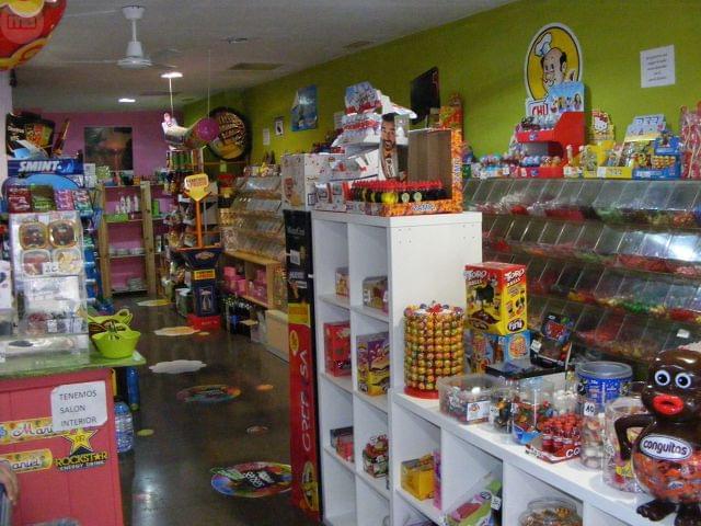 MIL ANUNCIOS.COM - traspaso tienda de chuches y cafetería Poble sec