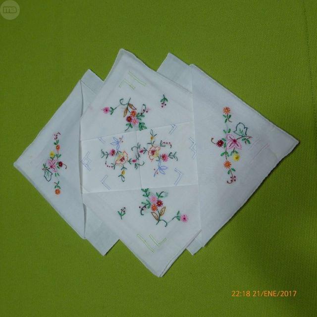 Resultado de imagen de pañuelos bordados