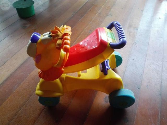 correpasillos leon fisher price