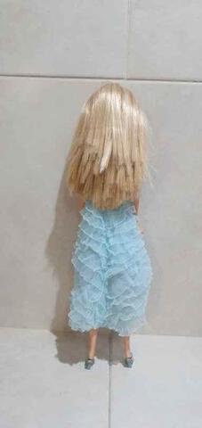 barbie con pestañas