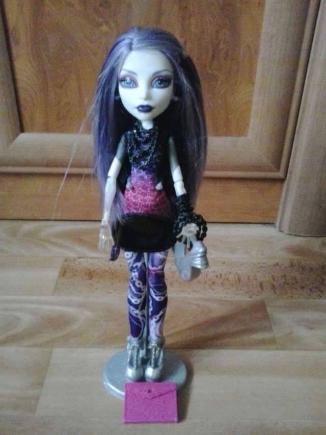 spectra monster high muñeca