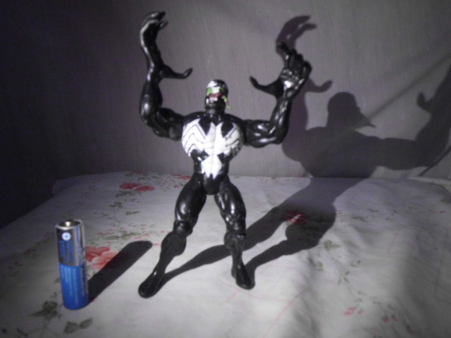 juguete venom spiderman