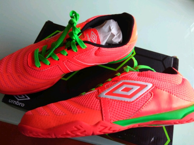 botas futbol sala umbro