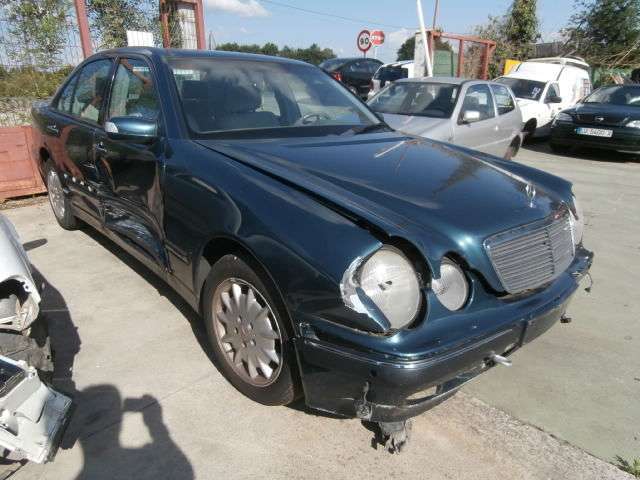 Мерседес w210 2001