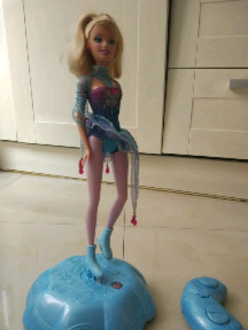 barbie patinadora sobre hielo