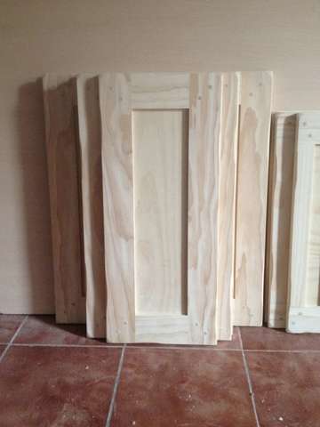 - Puertas de de madera de pino
