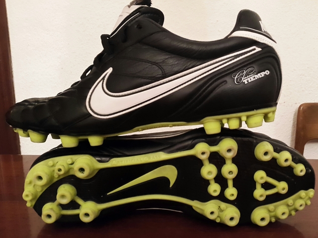 nike tiempo classic
