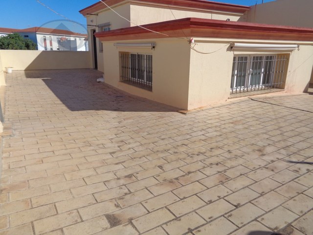 MIL ANUNCIOS.COM - Se vende casa con 3 garajes y 1 local mayorazgo