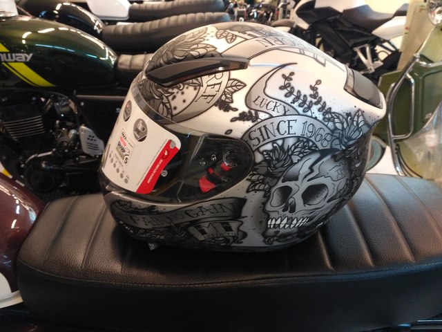 casco mt revenge skull & rose