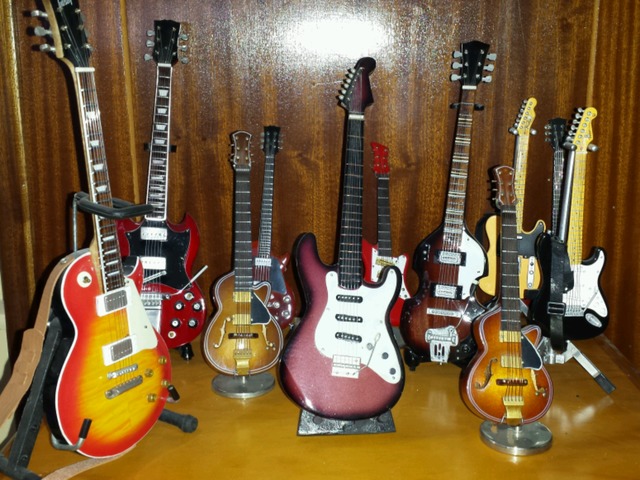Milanuncios - Lote miniaturas guitarras
