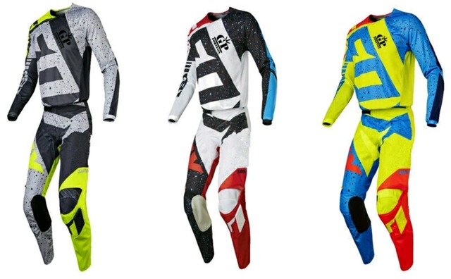 Haz tu pedido de ropa y cascos de motocross FOX a precios excelentes ▷  FC-Moto
