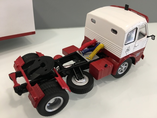 CAMION PEGASO 2011-50 BIMBO SEMI REMORQUE ALTAYA 1:43 de reference
