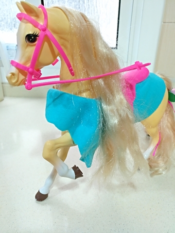 caballo barbie camina