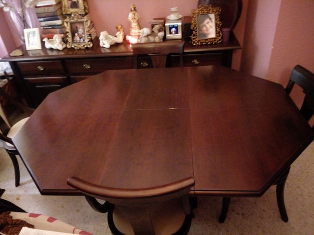 MIL ANUNCIOS.COM - Mesa octogonal de madera con 4 sillas