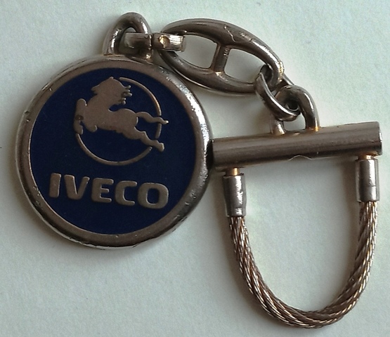 Iveco camiones llavero metal
