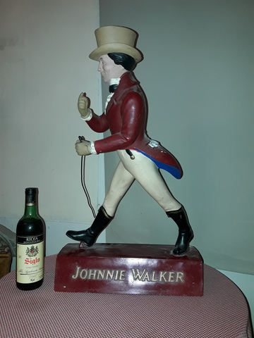 Distinguir Bailarín Campeonato Milanuncios - figura Johnnie Walker gigante grande