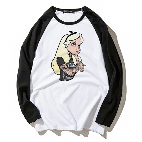 camiseta alicia tatuada