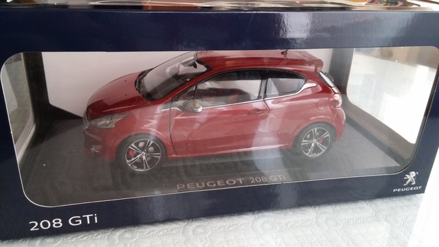 Peugeot 208 GTI 2013 negro metálico maqueta de coche 1:18 norev