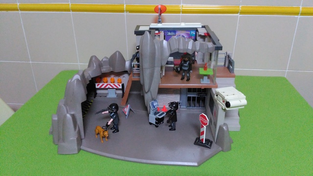 cuartel policia playmobil