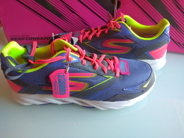 Mil Segunda Y Anuncios Mano Anuncios Skechers Clasificados com IYD9bWEHe2