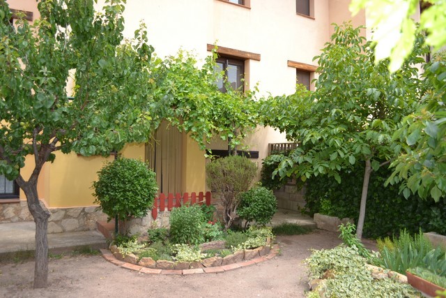 Adosado con jardín en Mora de Rubielos en Mora de Rubielos | Milanuncios