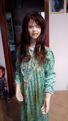 muñeca niña del exorcista