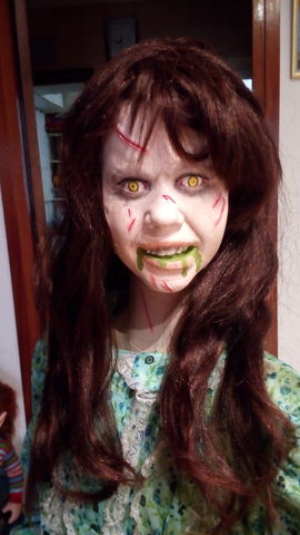muñeca niña del exorcista