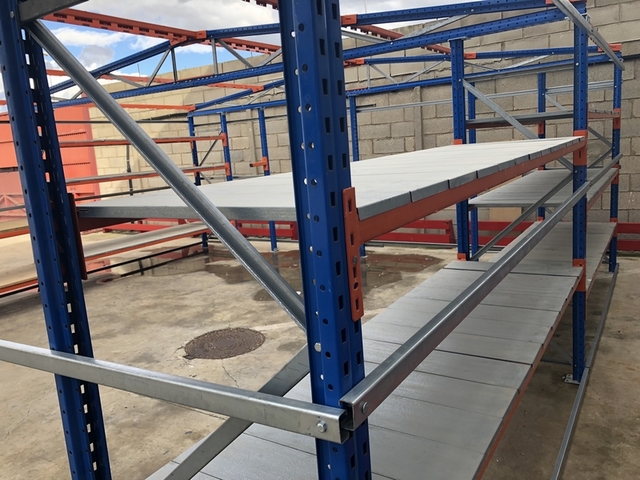 MIL ANUNCIOS.COM - Garaje con estanterias automontable