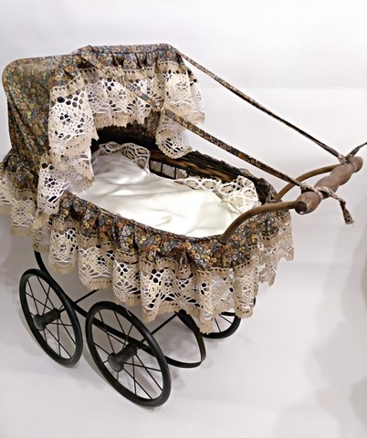 coches de muñecas antiguos