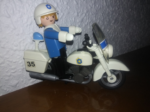 moto de policia playmobil