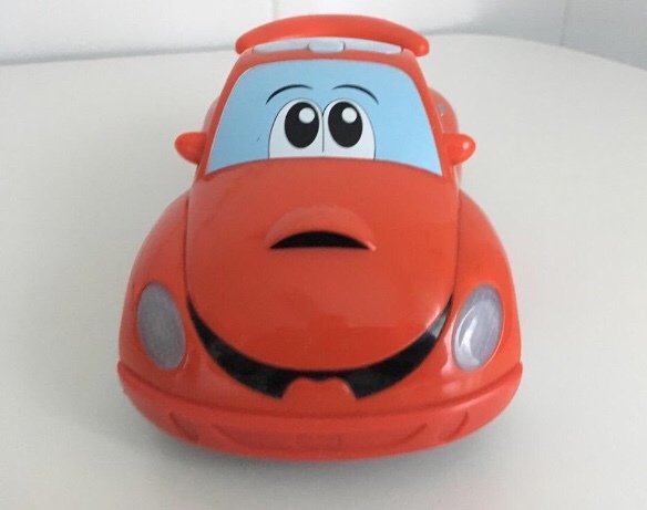 coche teledirigido chico