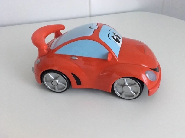 coche teledirigido chico