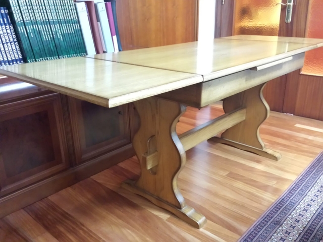 MIL ANUNCIOS.COM - Mesa de madera +2 sillas + 3taburetes