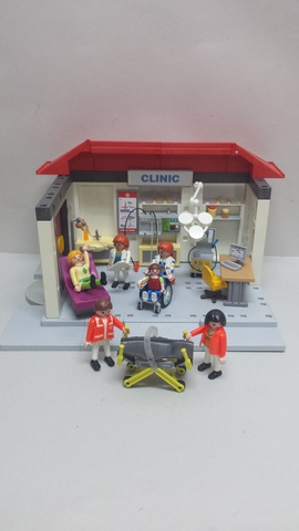 playmobil clinica con vehiculo de emergencia